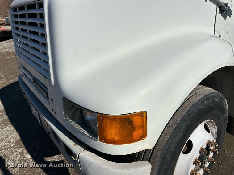 image for item NE9788 2002 International 8100 flatbed truck