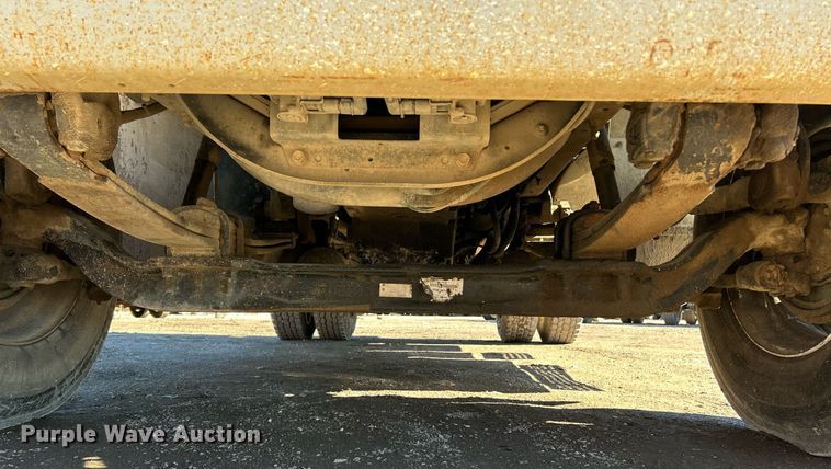 image for item NE9788 2002 International 8100 flatbed truck