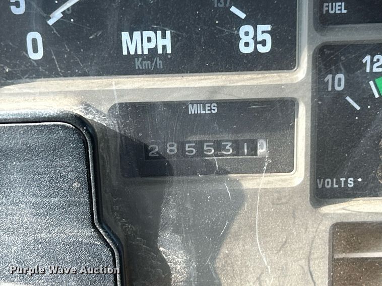 image for item NE9788 2002 International 8100 flatbed truck