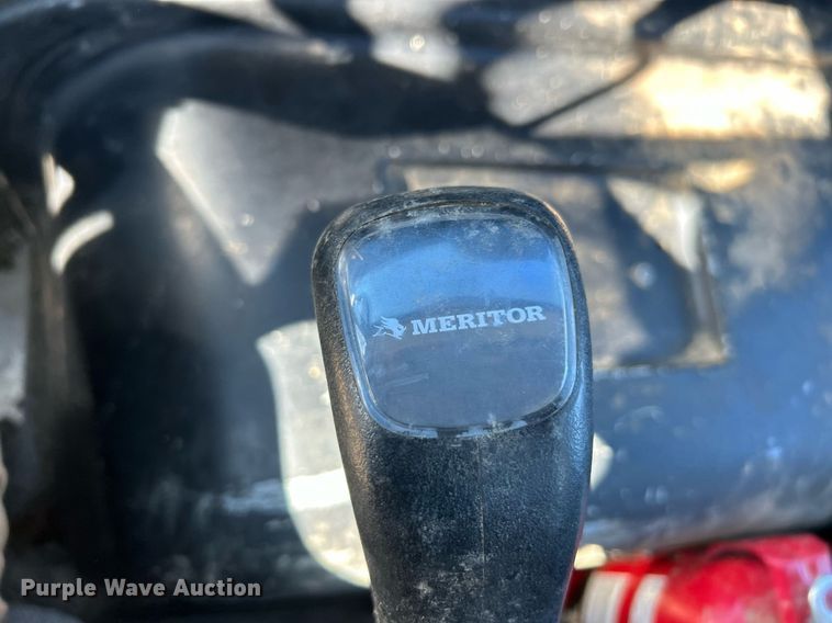 image for item NE9788 2002 International 8100 flatbed truck