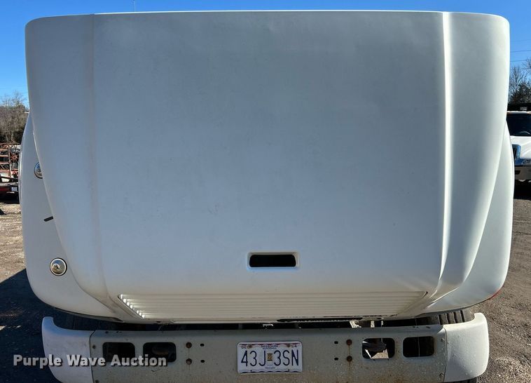 image for item NE9788 2002 International 8100 flatbed truck