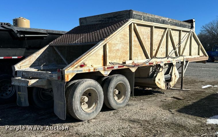 image for item NI9724 1984 Boothell bottom dump trailer