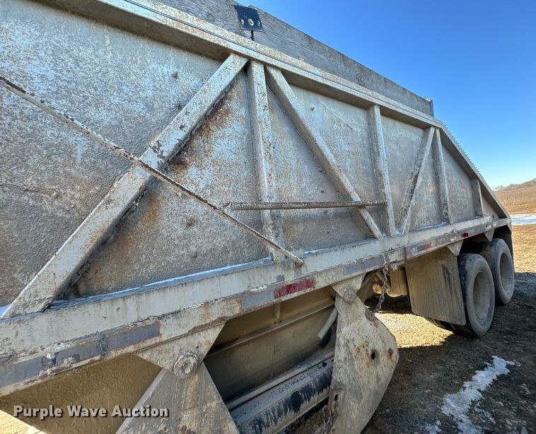 image for item NI9724 1984 Boothell bottom dump trailer