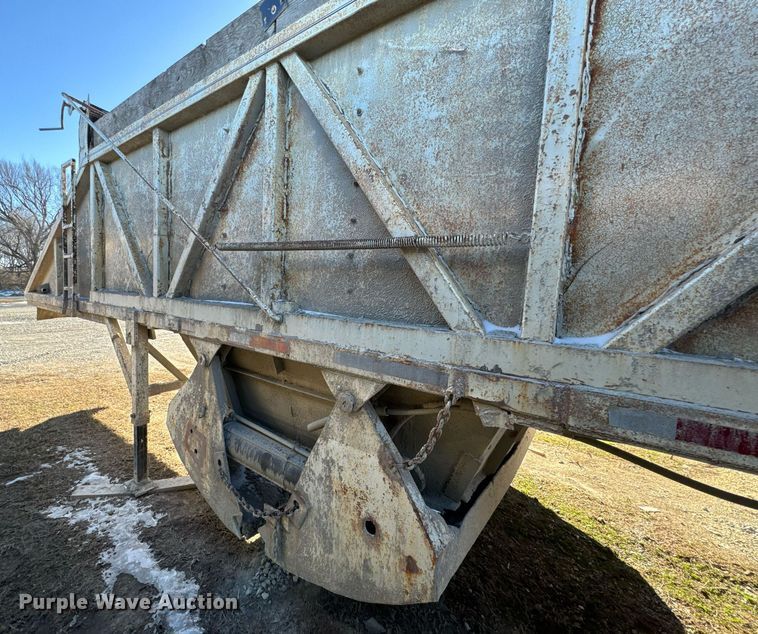image for item NI9724 1984 Boothell bottom dump trailer