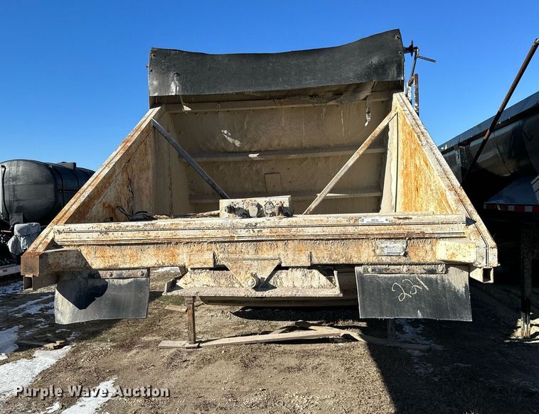 image for item NI9724 1984 Boothell bottom dump trailer