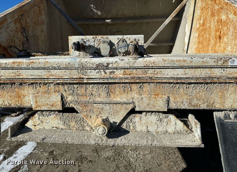 image for item NI9724 1984 Boothell bottom dump trailer