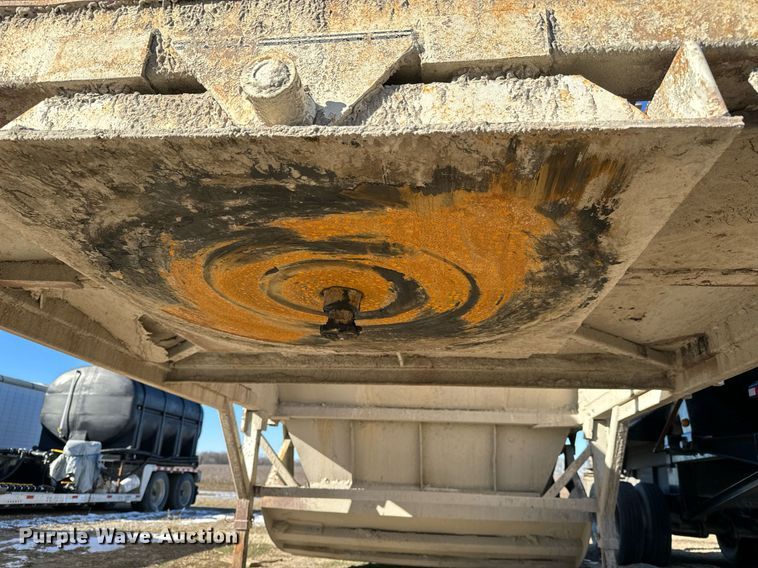 image for item NI9724 1984 Boothell bottom dump trailer