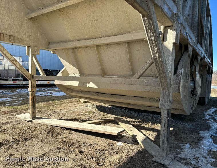 image for item NI9724 1984 Boothell bottom dump trailer