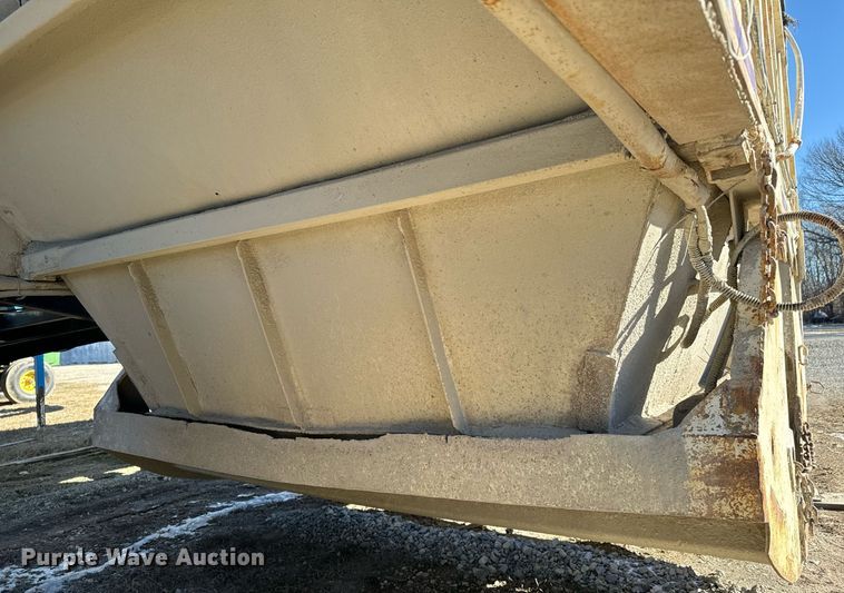 image for item NI9724 1984 Boothell bottom dump trailer