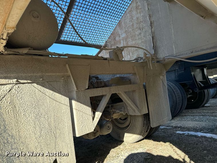 image for item NI9724 1984 Boothell bottom dump trailer