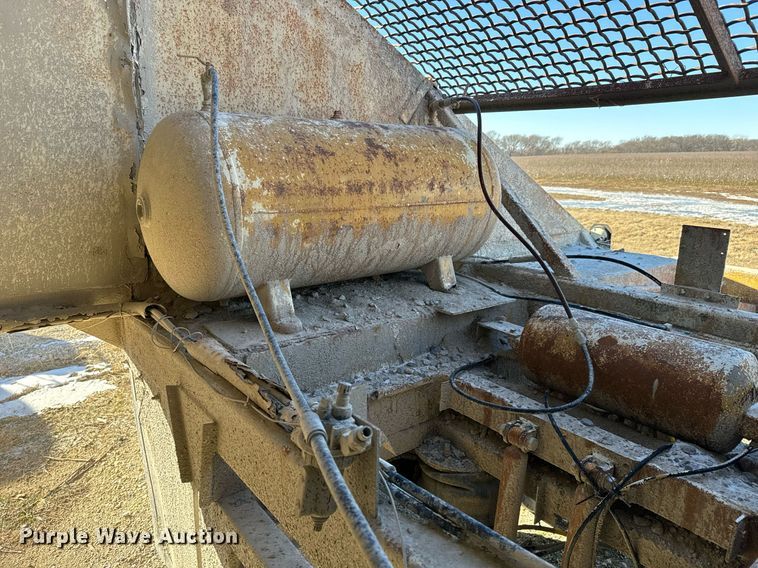 image for item NI9724 1984 Boothell bottom dump trailer