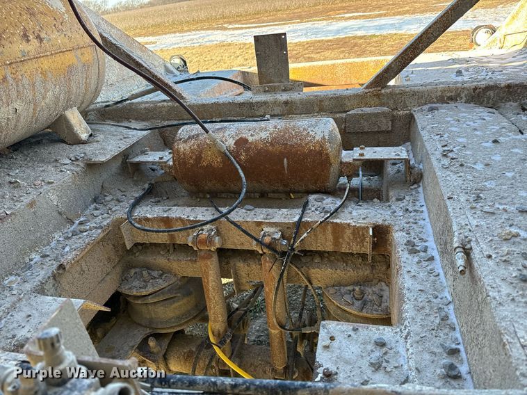 image for item NI9724 1984 Boothell bottom dump trailer