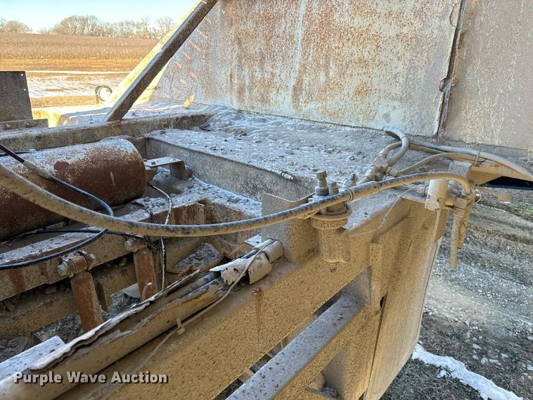 image for item NI9724 1984 Boothell bottom dump trailer