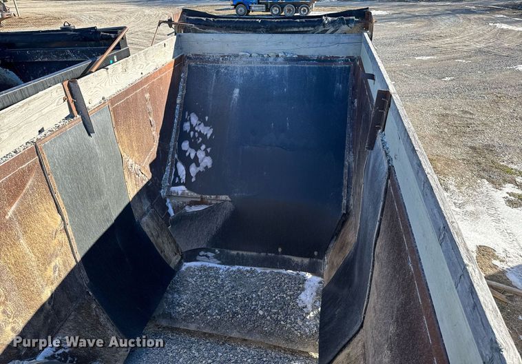 image for item NI9724 1984 Boothell bottom dump trailer