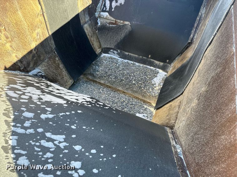 image for item NI9724 1984 Boothell bottom dump trailer