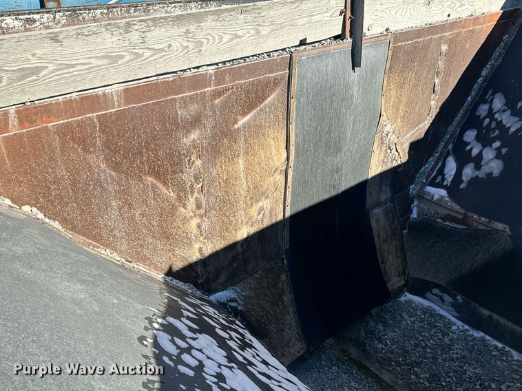 image for item NI9724 1984 Boothell bottom dump trailer