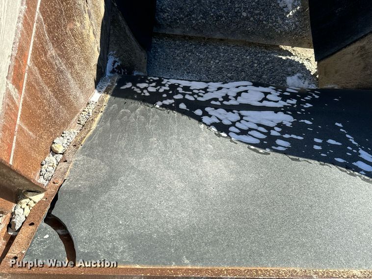 image for item NI9724 1984 Boothell bottom dump trailer