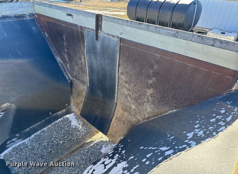 image for item NI9724 1984 Boothell bottom dump trailer