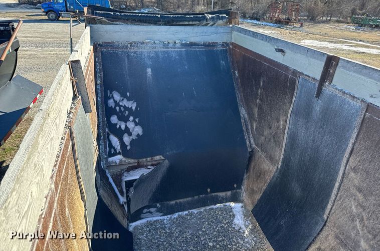 image for item NI9724 1984 Boothell bottom dump trailer