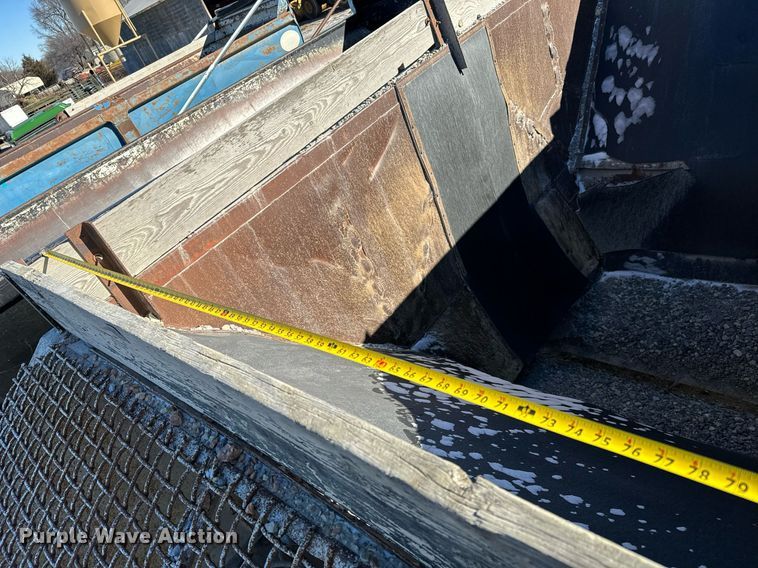 image for item NI9724 1984 Boothell bottom dump trailer