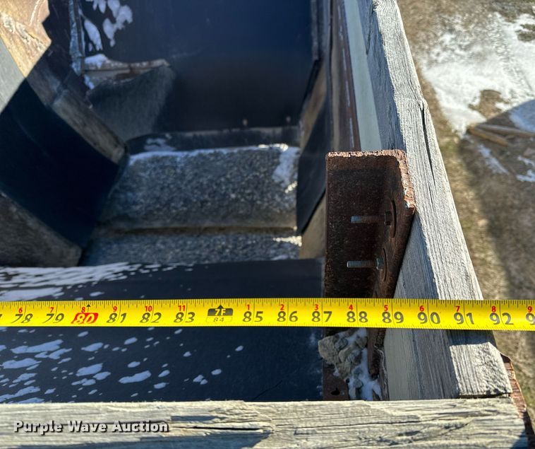 image for item NI9724 1984 Boothell bottom dump trailer