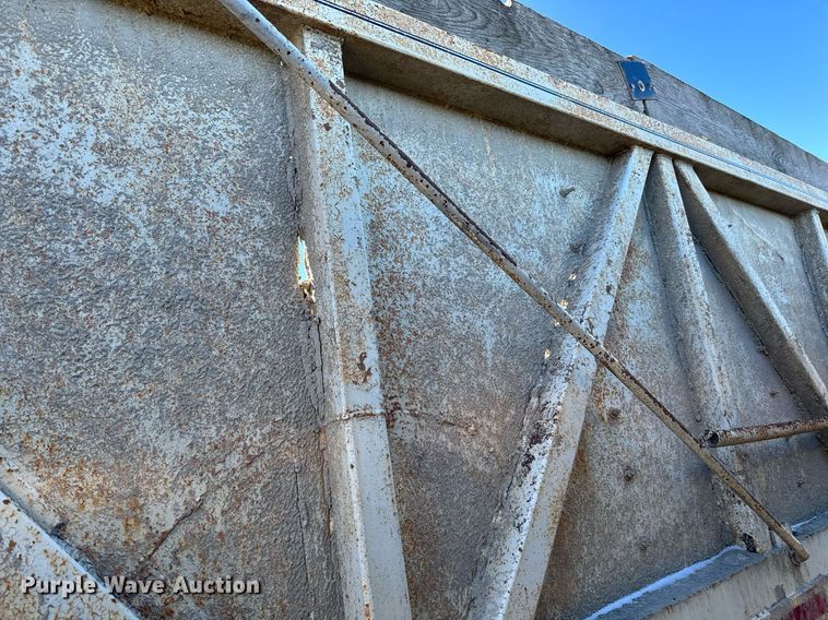 image for item NI9724 1984 Boothell bottom dump trailer