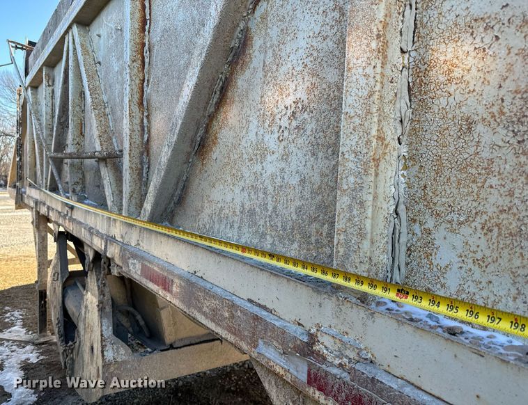 image for item NI9724 1984 Boothell bottom dump trailer