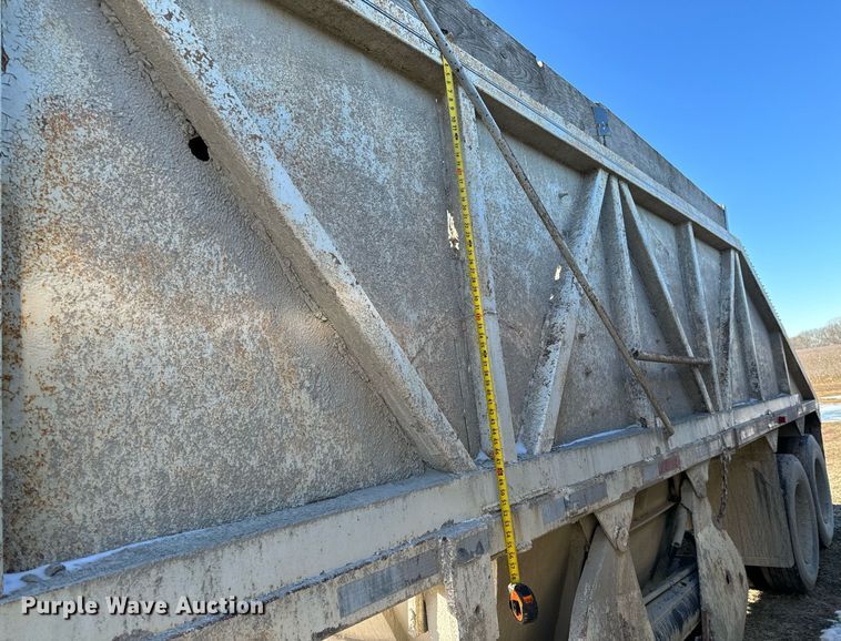 image for item NI9724 1984 Boothell bottom dump trailer