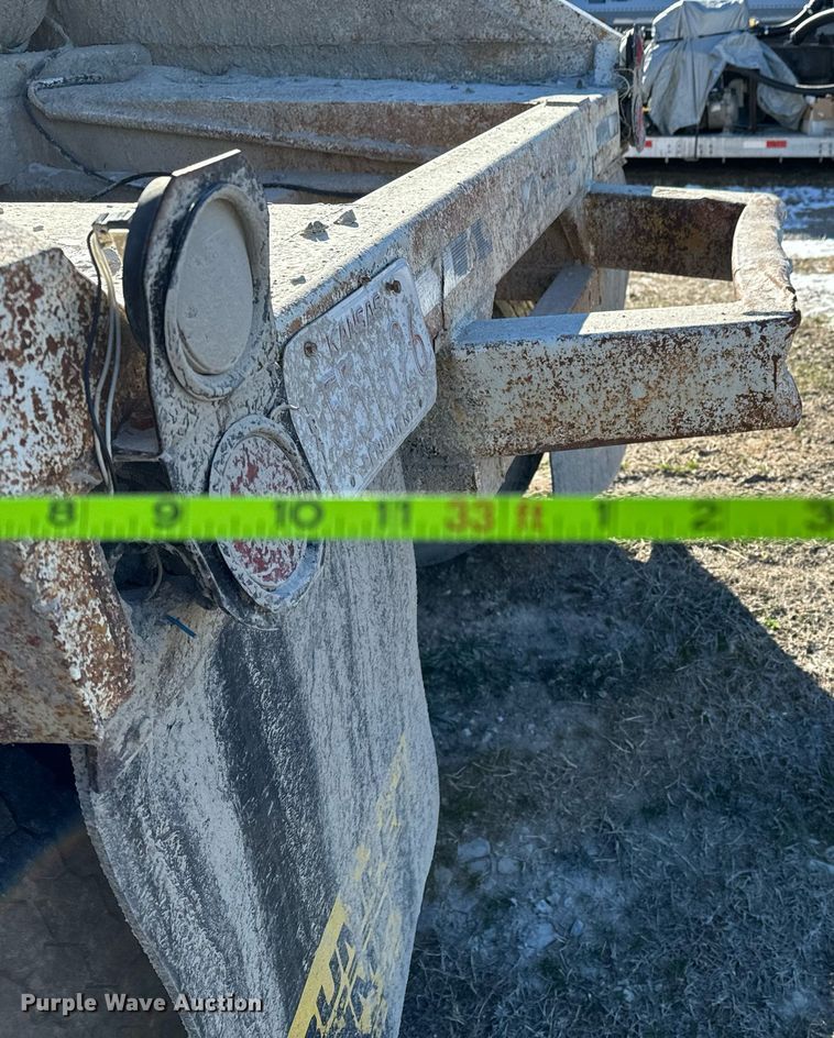 image for item NI9724 1984 Boothell bottom dump trailer