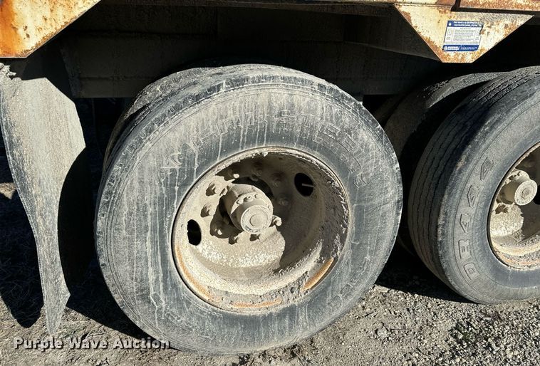 image for item NI9724 1984 Boothell bottom dump trailer