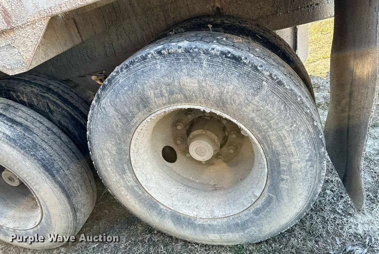 image for item NI9724 1984 Boothell bottom dump trailer