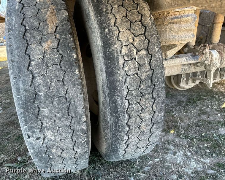 image for item NI9724 1984 Boothell bottom dump trailer