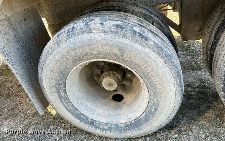 image for item NI9724 1984 Boothell bottom dump trailer