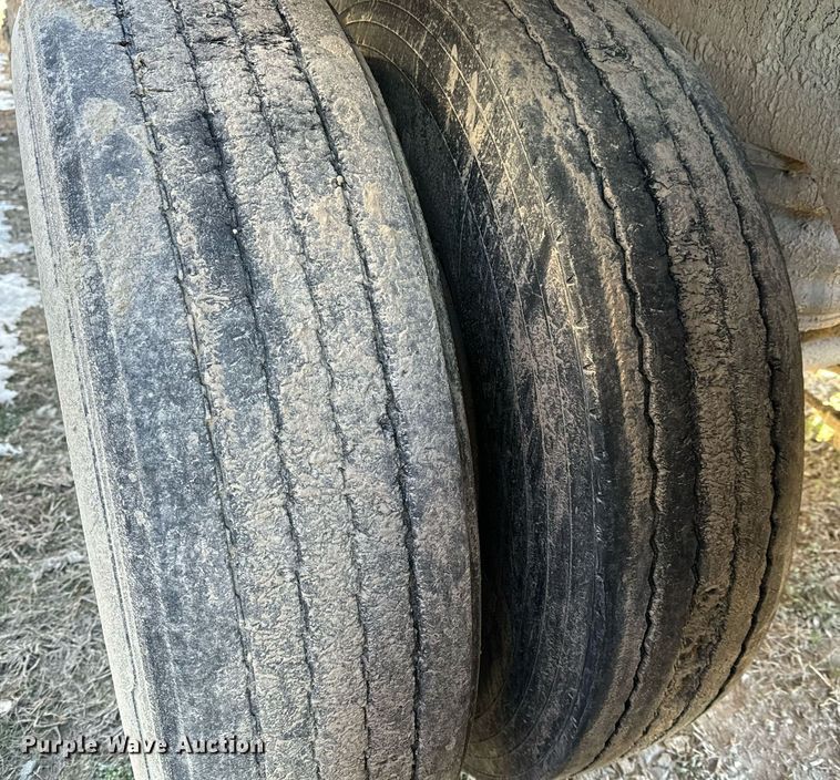 image for item NI9724 1984 Boothell bottom dump trailer