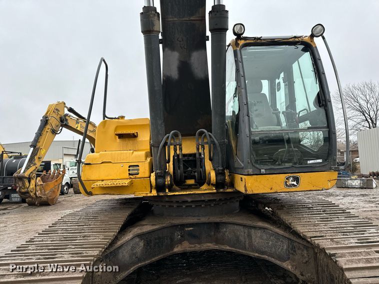 image for item NI9730 2007 John Deere 350D LC excavator