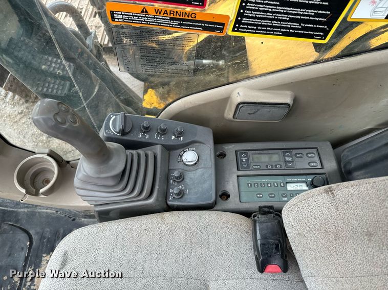 image for item NI9730 2007 John Deere 350D LC excavator