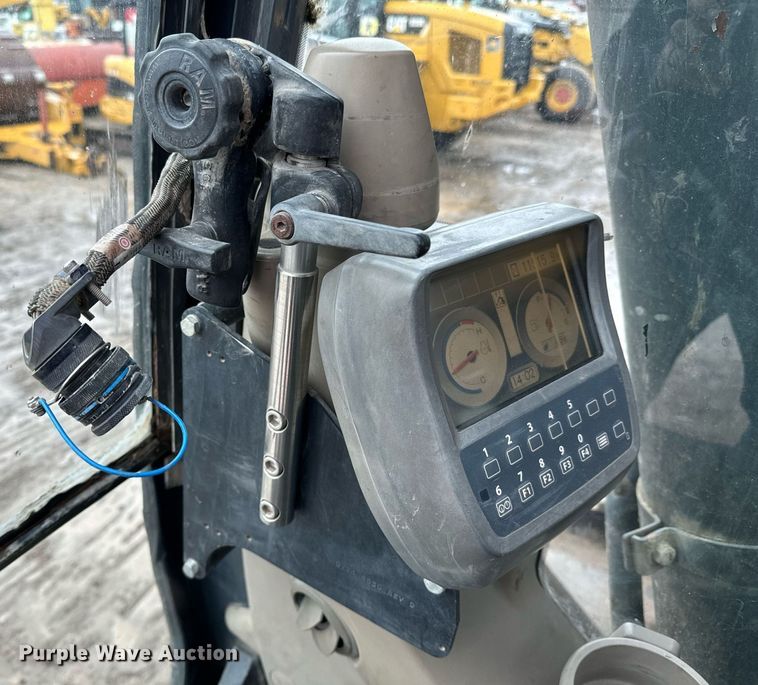 image for item NI9730 2007 John Deere 350D LC excavator