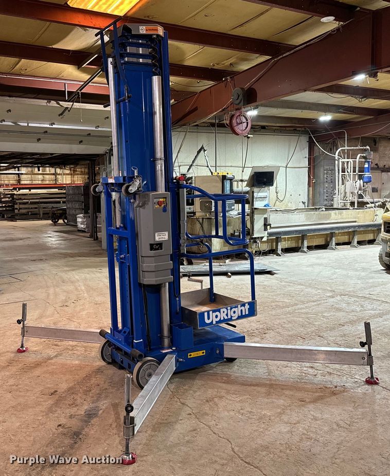 image for item NI9755 Up Right UL40 vertical lift