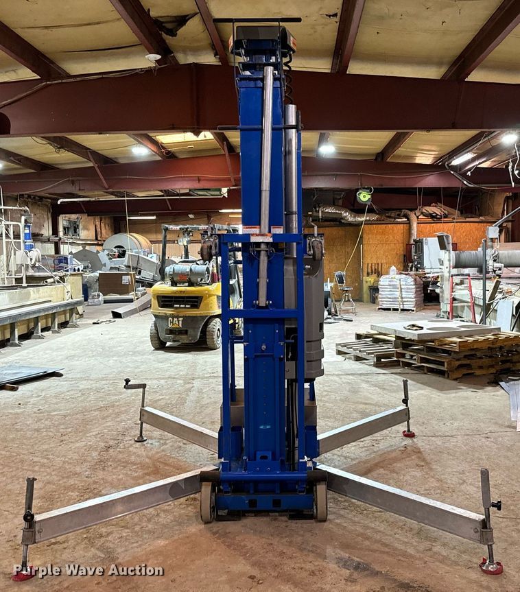 image for item NI9755 Up Right UL40 vertical lift