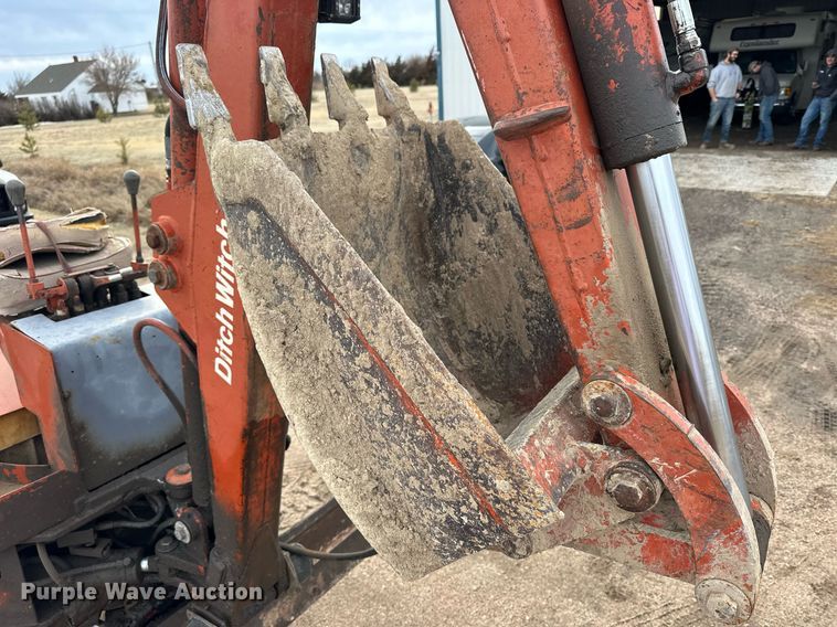 image for item NJ9283 1978 Ditch Witch R40 trencher