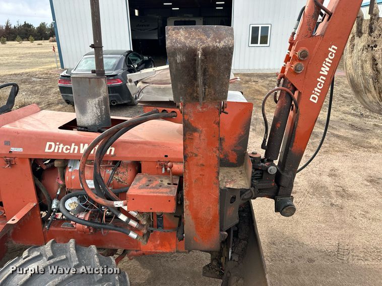 image for item NJ9283 1978 Ditch Witch R40 trencher