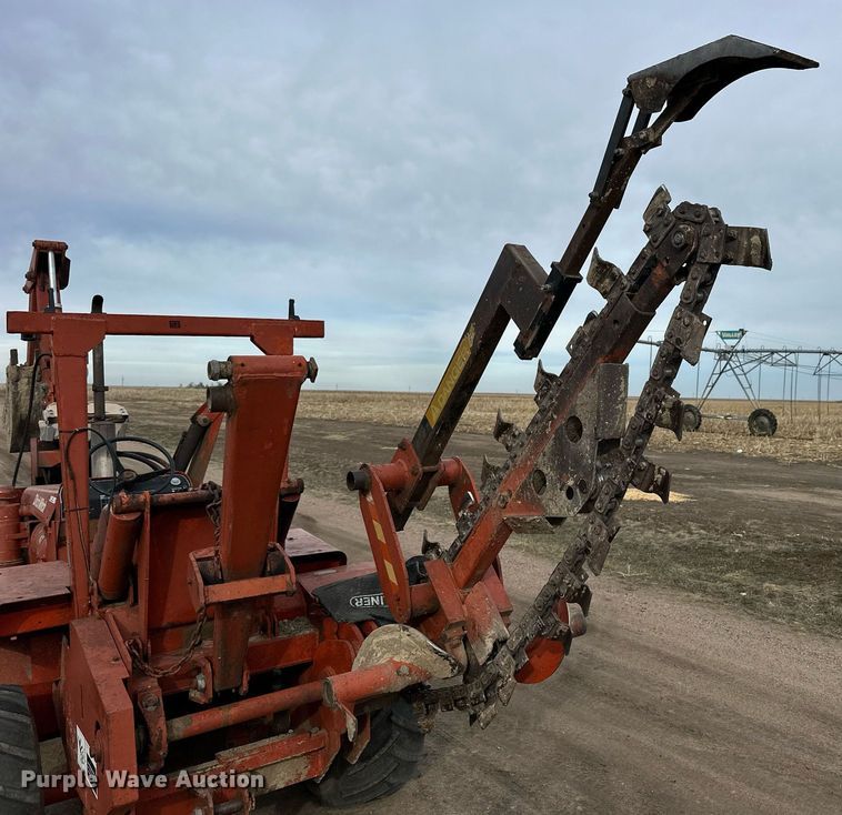 image for item NJ9283 1978 Ditch Witch R40 trencher