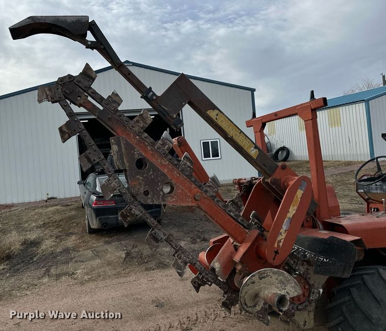 image for item NJ9283 1978 Ditch Witch R40 trencher
