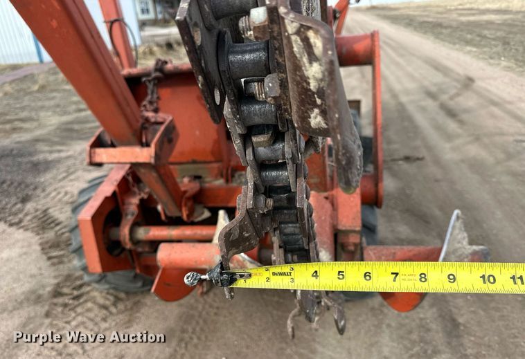 image for item NJ9283 1978 Ditch Witch R40 trencher