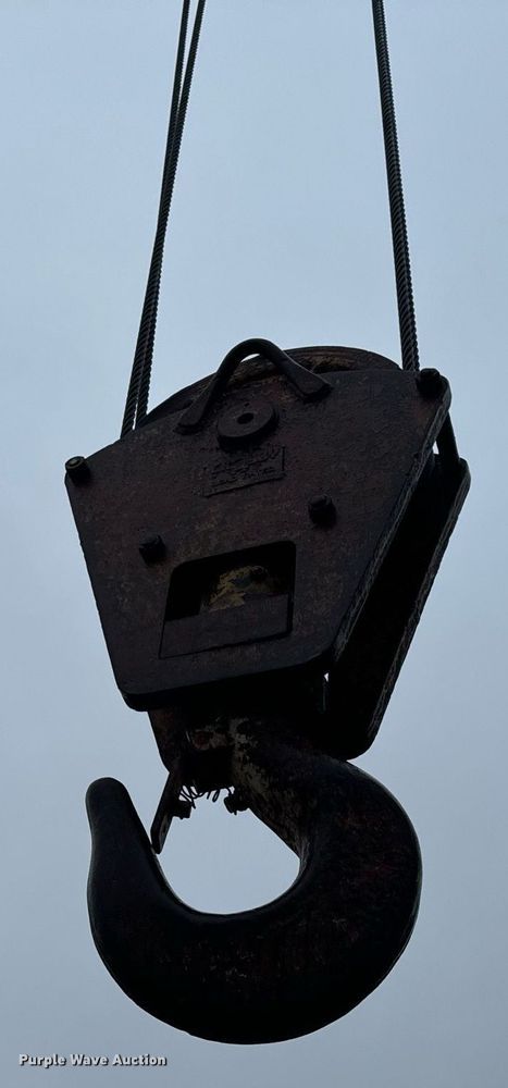 image for item NM9232 1980 American  7260 crane