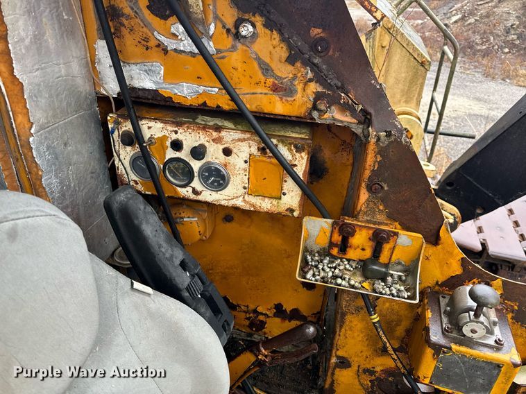 image for item NM9232 1980 American  7260 crane