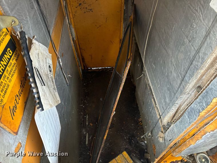 image for item NM9232 1980 American  7260 crane