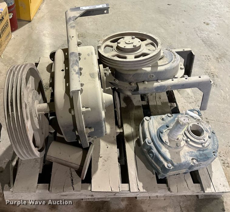 image for item NM9242 (3) gear boxes