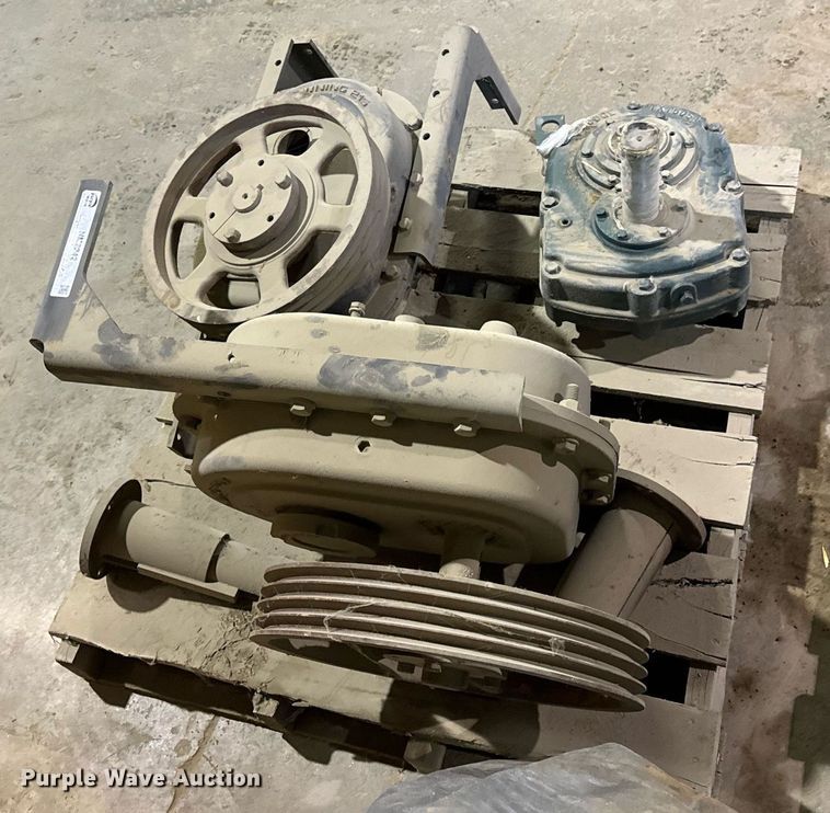 image for item NM9242 (3) gear boxes