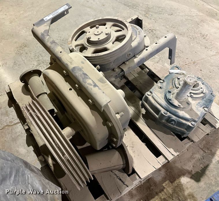 image for item NM9242 (3) gear boxes